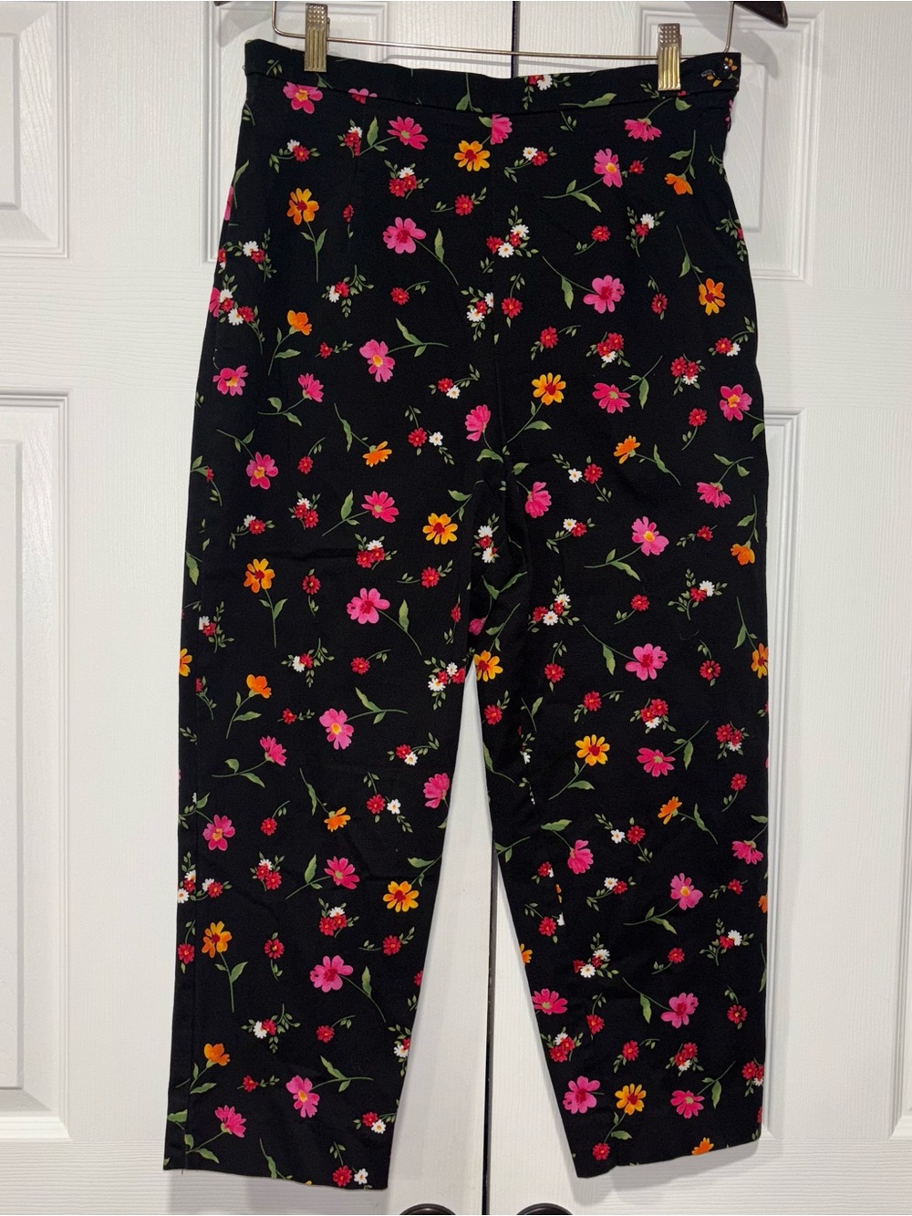BRIGGS Women’s Floral Print Black Cropped Pants Size 12 Cotton & Spandex